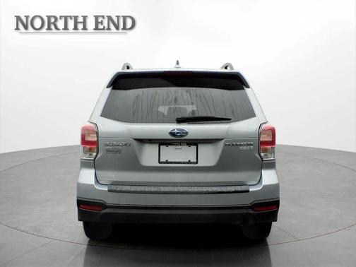 Ice Silver Metallic 2017 Subaru Forester 2.5i Premium