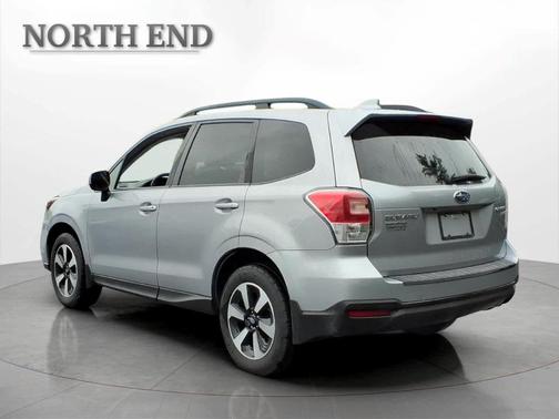 Ice Silver Metallic 2017 Subaru Forester 2.5i Premium