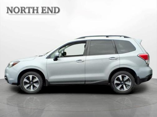 Ice Silver Metallic 2017 Subaru Forester 2.5i Premium