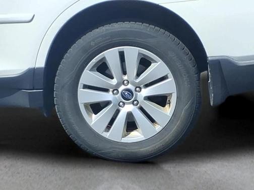 White 2019 Subaru Outback 2.5i Premium