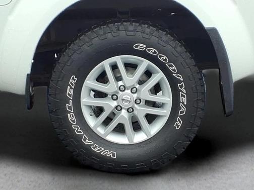 Glacier White 2014 Nissan Frontier SV