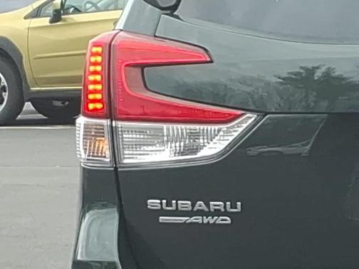 Cascade Green Silica 2023 Subaru Forester Touring