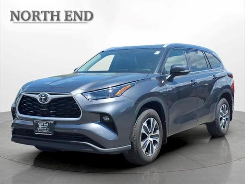Magnetic Gray Metallic 2022 Toyota Highlander XLE