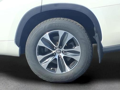 Blizzard Pearl 2021 Toyota Highlander Hybrid XLE