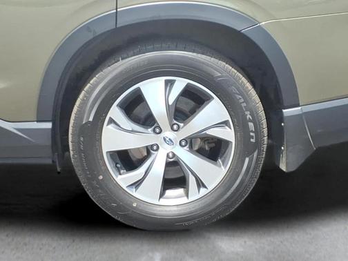 Autumn Green Metallic 2023 Subaru Ascent Premium 8-Passenger