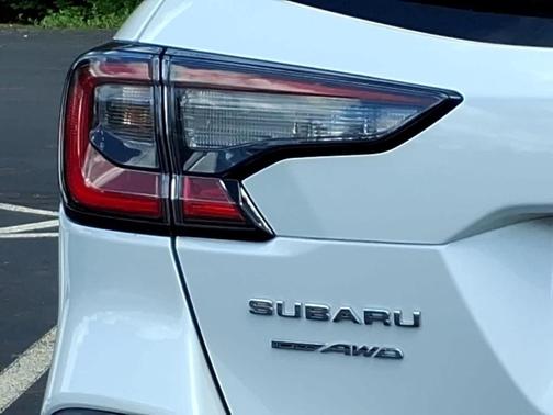 Crystal White Pearl 2023 Subaru Outback Limited