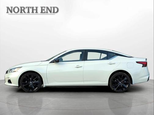 2022 Nissan Altima 2.5 SR