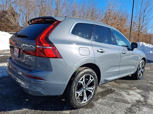 2022 Volvo XC60 B5 Momentum