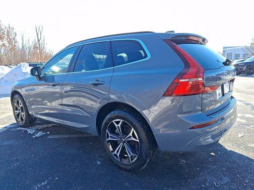 2022 Volvo XC60 B5 Momentum