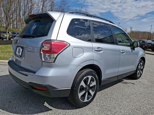 Ice Silver Metallic 2018 Subaru Forester 2.5i Premium