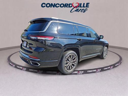 Diamond Black Crystal Pearlcoat 2022 Jeep Grand Cherokee L Summit Reserve