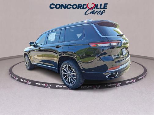 Diamond Black Crystal Pearlcoat 2022 Jeep Grand Cherokee L Summit Reserve