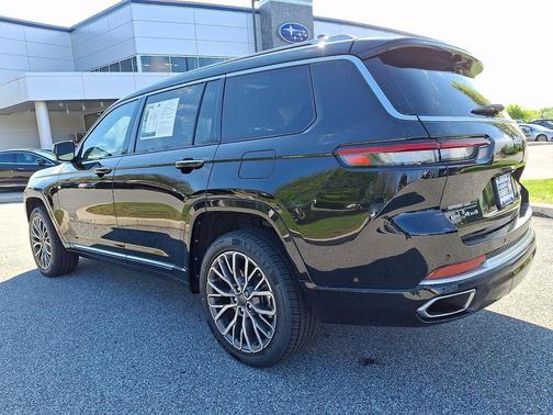 Diamond Black Crystal Pearlcoat 2022 Jeep Grand Cherokee L Summit Reserve