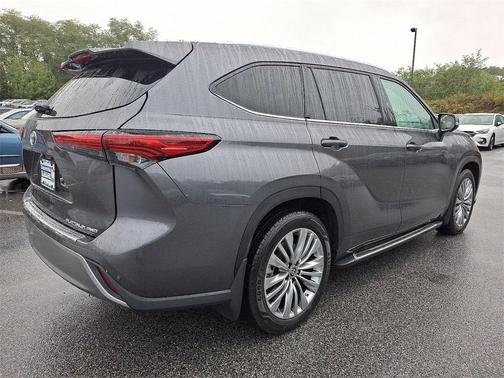 2023 Toyota Highlander Platinum