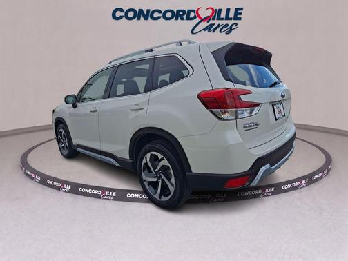 Crystal White Pearl 2023 Subaru Forester Touring