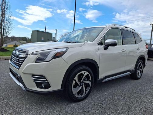 Crystal White Pearl 2023 Subaru Forester Touring