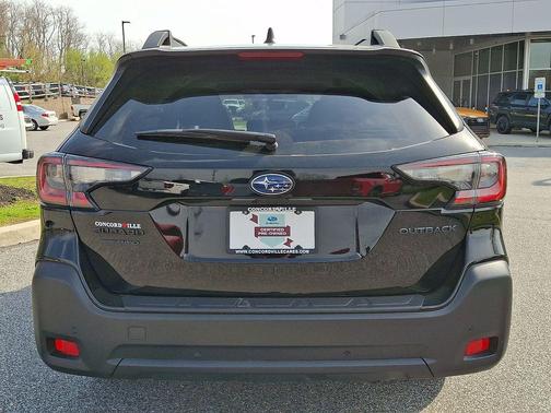 Crystal Black Silica 2024 Subaru Outback Onyx Edition