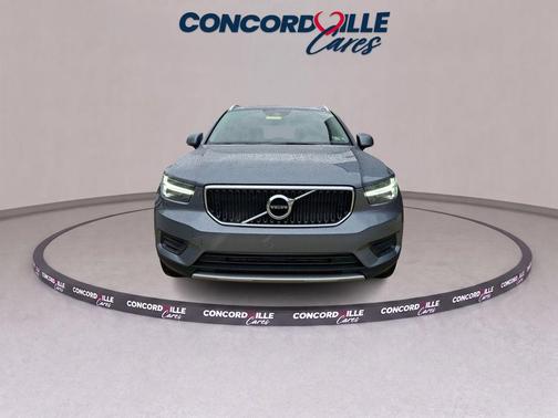 Gray Metallic 2019 Volvo XC40 T5 Momentum