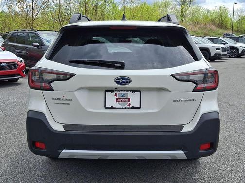Crystal White Pearl 2023 Subaru Outback Limited