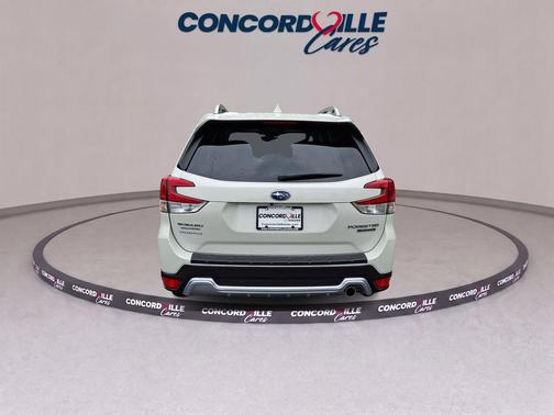 Crystal White Pearl 2022 Subaru Forester Touring