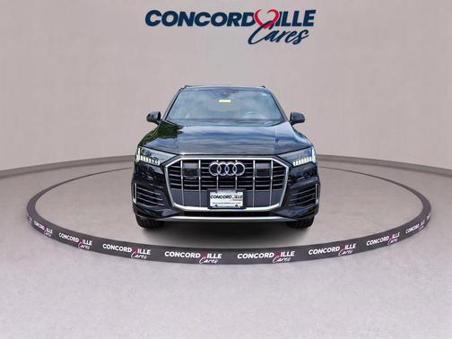Mythos Black Metallic 2023 Audi Q7 55 Premium