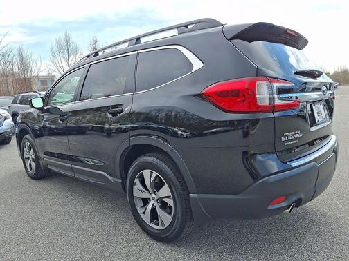 Crystal Black Silica 2025 Subaru Ascent Premium 7-Passenger