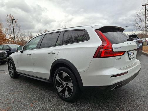 2020 Volvo V60 Cross Country T5