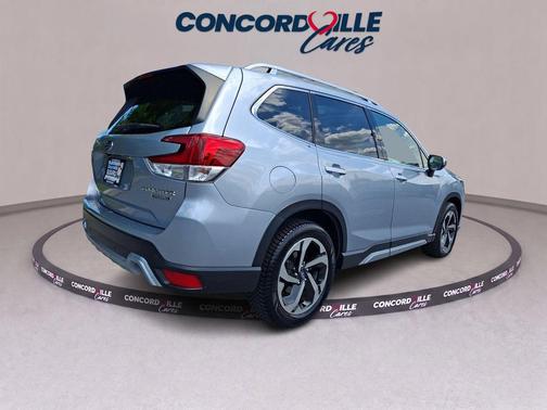 Ice Silver Metallic 2022 Subaru Forester Touring
