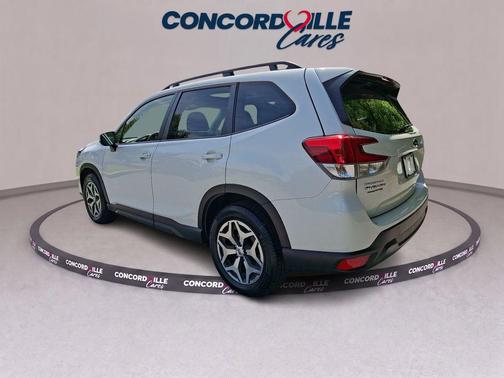 Crystal White Pearl 2023 Subaru Forester Premium