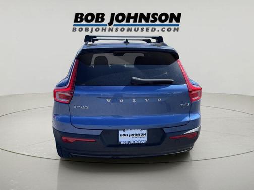 Bursting Blue Metallic 2021 Volvo XC40 T5 R-Design