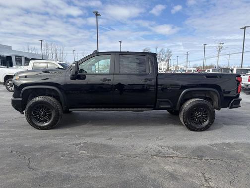 2024 Chevrolet Silverado 2500 4WD Crew Cab Standard Bed ZR2