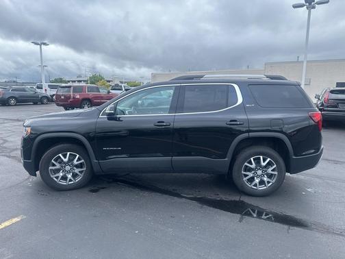2023 GMC Acadia AWD SLT