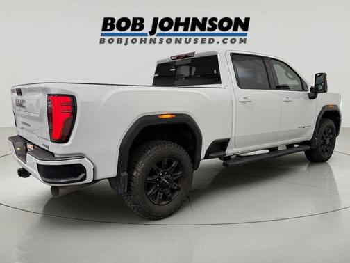 Summit White 2024 GMC Sierra 2500 AT4