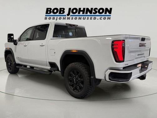 Summit White 2024 GMC Sierra 2500 AT4