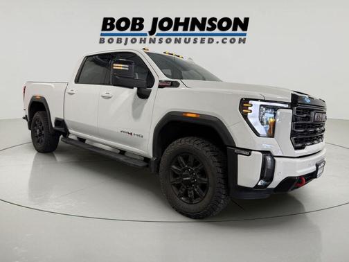 Summit White 2024 GMC Sierra 2500 AT4