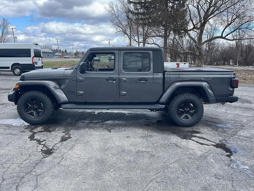 Granite Crystal Metallic Clearcoat 2022 Jeep Gladiator Sport S