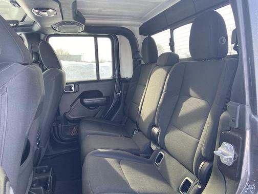 2022 Jeep Gladiator Sport S