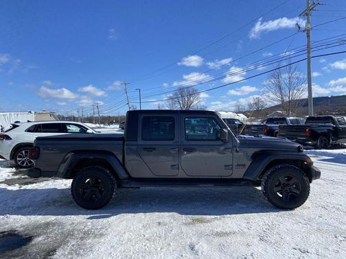 2022 Jeep Gladiator Sport S