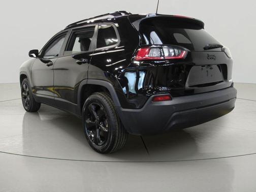 Diamond Black Crystal Pearlcoat 2019 Jeep Cherokee Altitude