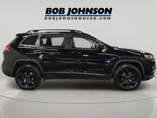 Diamond Black Crystal Pearlcoat 2019 Jeep Cherokee Altitude