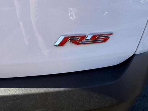 Summit White 2023 Chevrolet Traverse RS