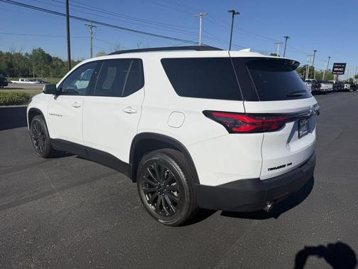 Summit White 2023 Chevrolet Traverse RS