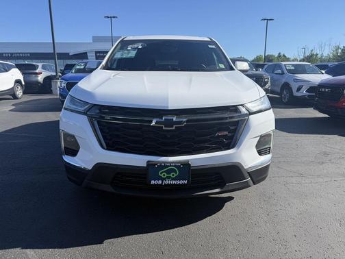 Summit White 2023 Chevrolet Traverse RS