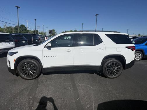 Summit White 2023 Chevrolet Traverse RS