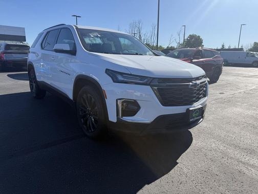 Summit White 2023 Chevrolet Traverse RS