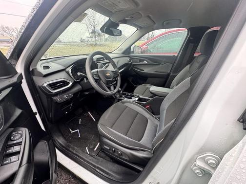 Summit White 2023 Chevrolet Trailblazer LT