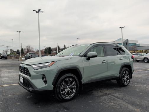 2022 Toyota RAV4 Hybrid XLE Premium