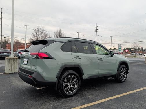 2022 Toyota RAV4 Hybrid XLE Premium
