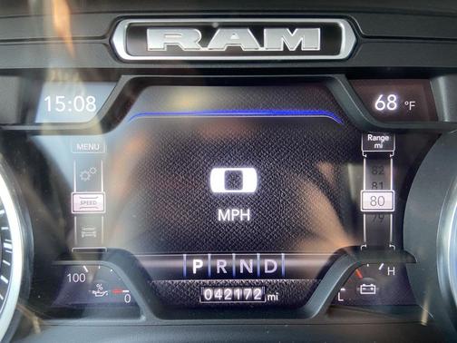 Diamond Black Crystal Pearlcoat 2022 RAM 1500 Laramie