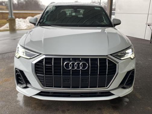 2025 Audi Q3 Premium 45 TFSI S line quattro Tiptronic